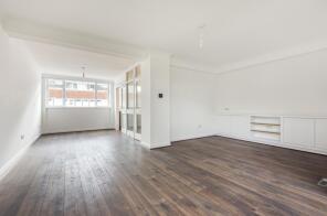 94, Pymers Mead, London SE21 8NJ
