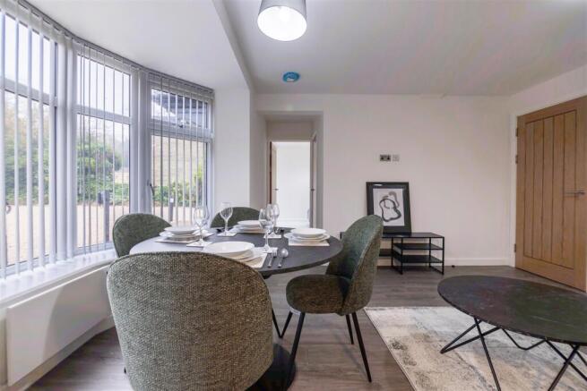 2 bed Apartment to rent Image 4