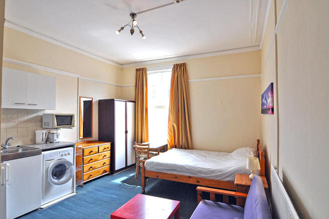 Studio to rent Cheniston Gardens, High Street Ken