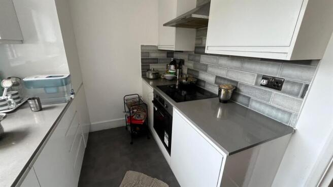 2 bed Apartment to rent Image 3