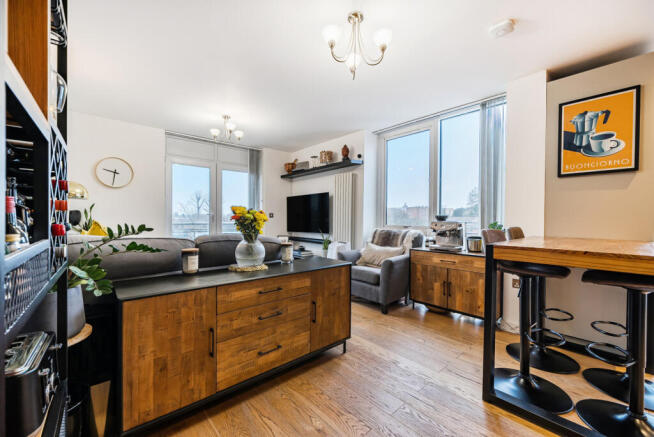 1409953-8-698b041...