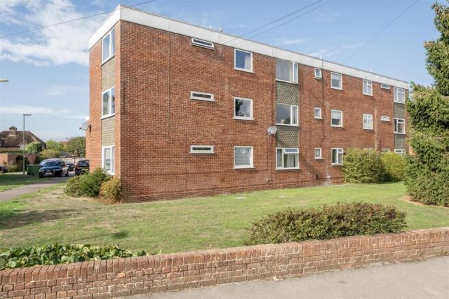 2-bed flat on Havelock Road, Warsash, £240,000