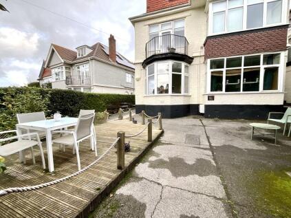 17 Foxholes Road, Southbourne