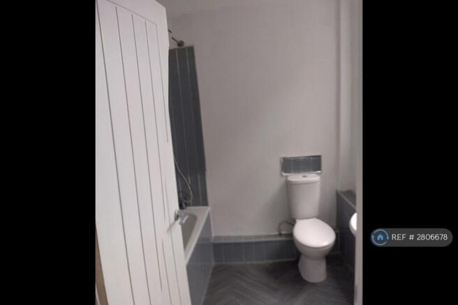 3 bed Terraced to rent Image 12