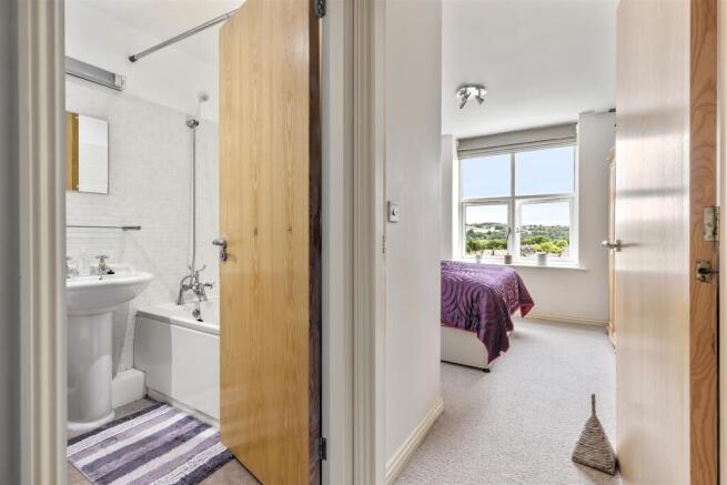 2 bed Apartment for sale Image 9