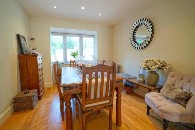 5 bed Detached for sale Image 6
