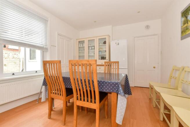 Kitchen/ Dining Room