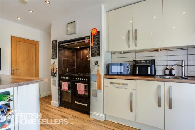 2 bed Semi-Detached for sale Image 5