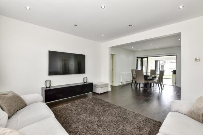 Herlwyn Avenue, Ruislip, HA4 photo 4