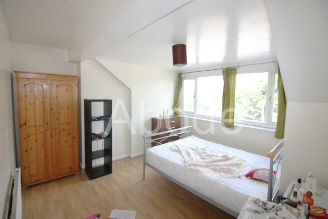5 bed House to rent Image 8
