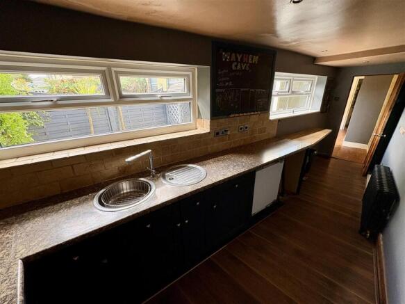 3 bed Terraced for sale Image 6