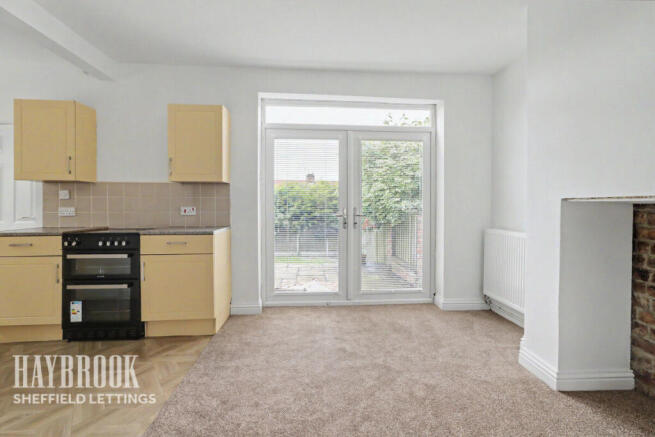 3 bed Semi-Detached to rent Image 5