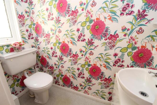 CLOAKROOM / W.C.