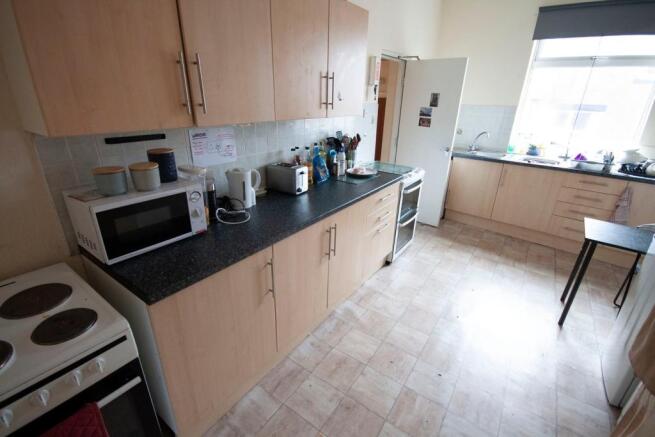7 bed Flat to rent Image 4
