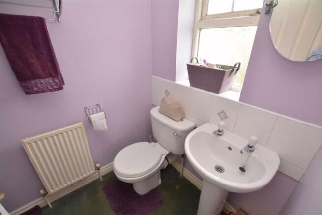 EN-SUITE SHOWER ROOM