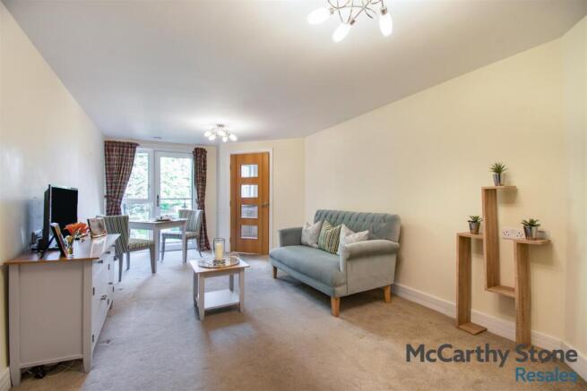 8690777-interior14.jpg