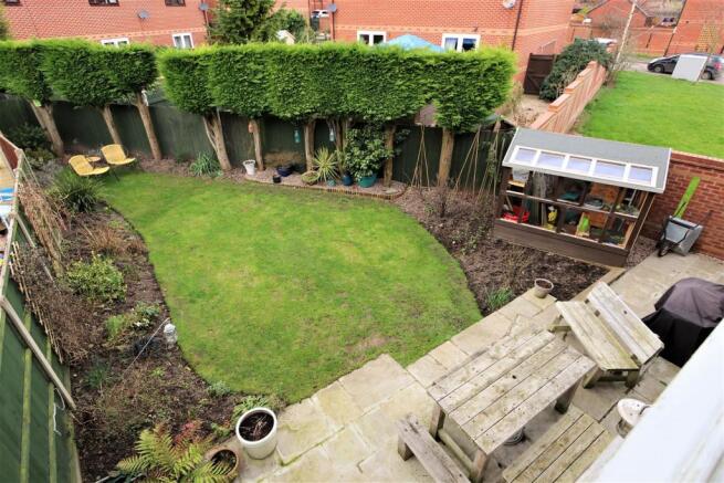 EXTENSIVE REAR GARDEN