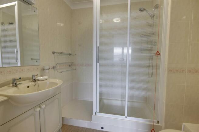 2 bed Flat for sale Image 10