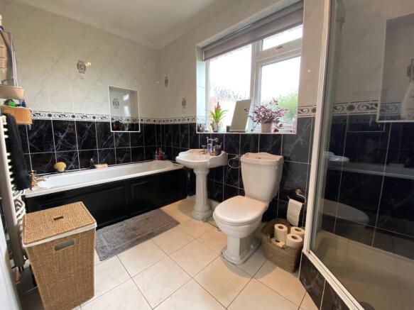 BATHROOM/WC