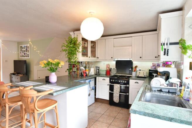 Kitchen/ Breakfast Area