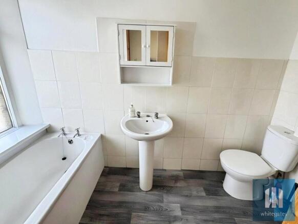 2 bed Terraced to rent Image 5