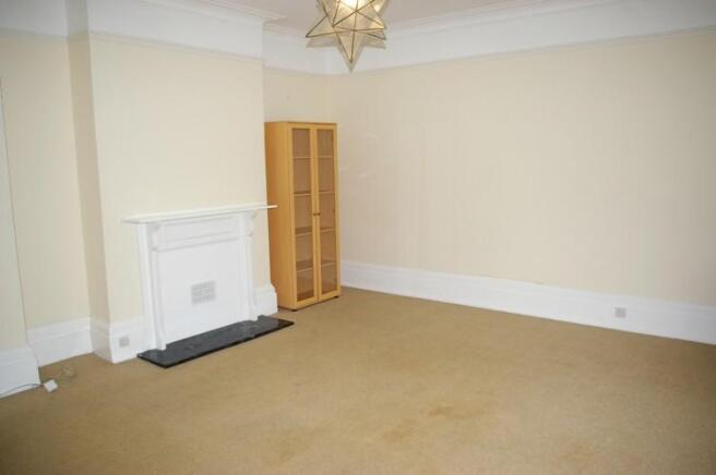 LIVING/DINING ROOM