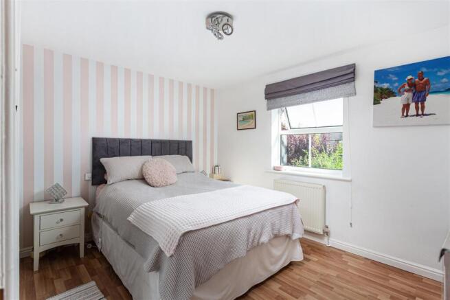 4 bed Detached for sale Image 9