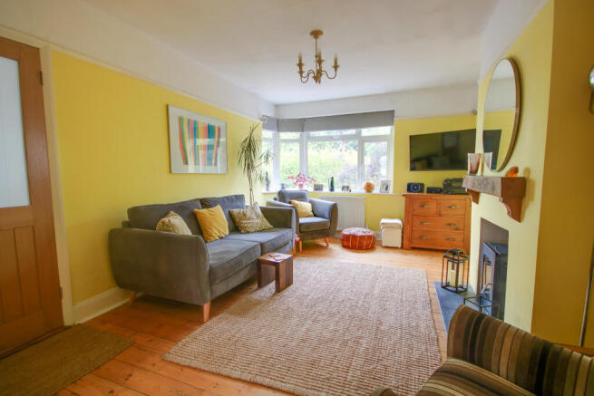 Guide Price £300,000 - £325,000 No Forward Chain! Bitterne! Beautiful Garden! Gorgeous Kitchen! photo 4