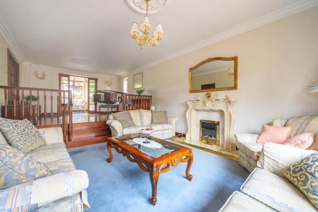 6 bed Detached for sale Image 5