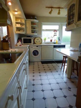 KITCHEN/BREAKFAST ROOM