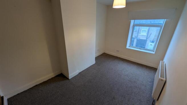2 bed End of Terrace to rent Image 9