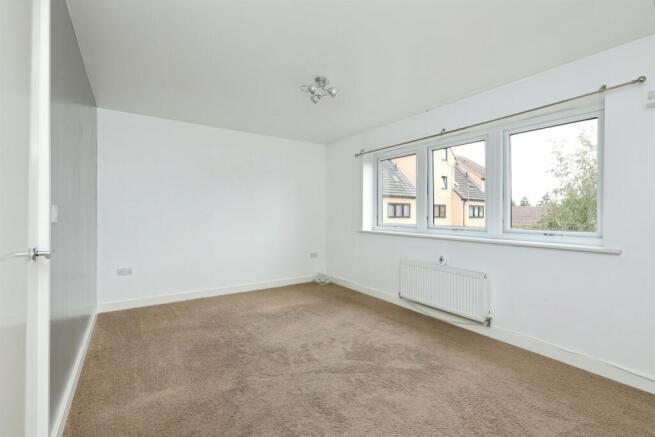 4 bed Detached for sale Image 6