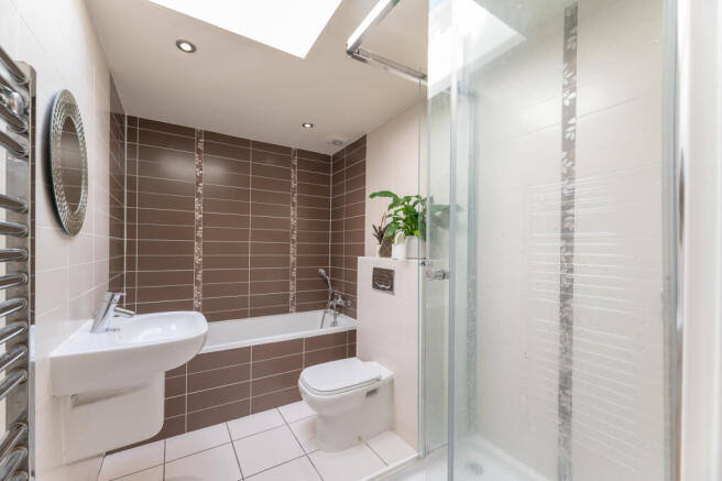 3 bed Apartment for sale Image 12