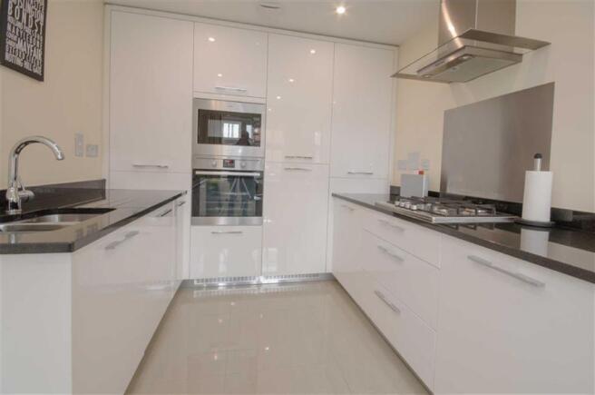 KITCHEN DINER
