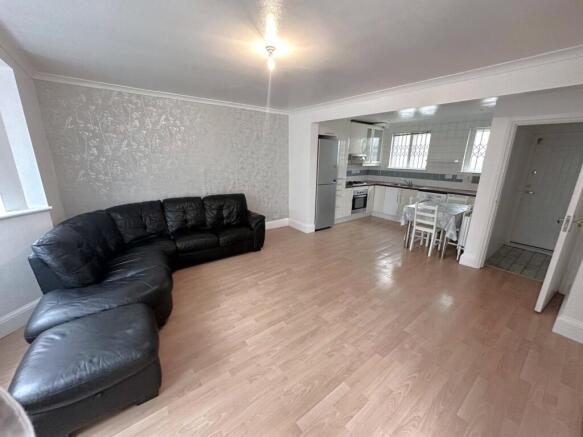 Lounge/ Kitchen