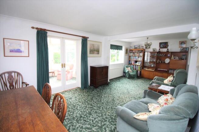 Lounge/Dining Room