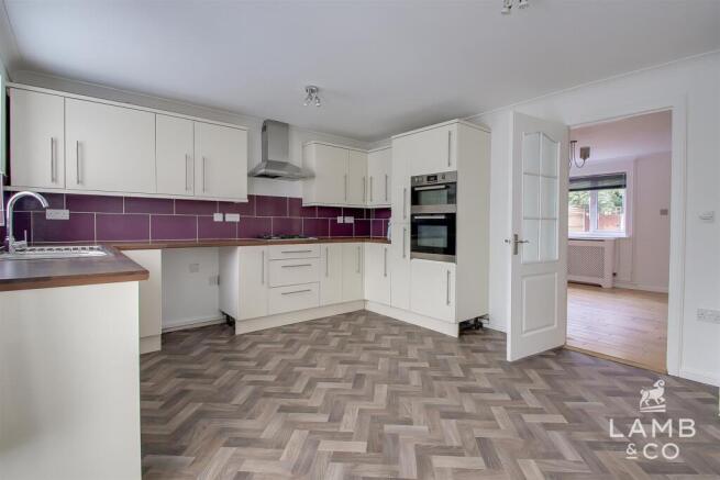 KITCHEN/BREAKFAST ROOM