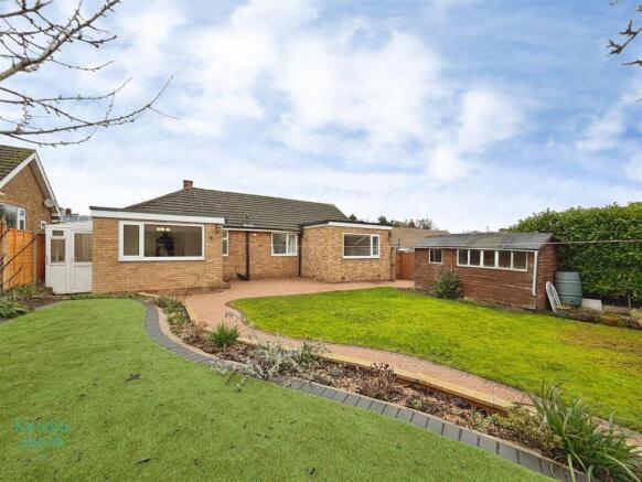 3 bed Detached Bungalow for sale Image 11