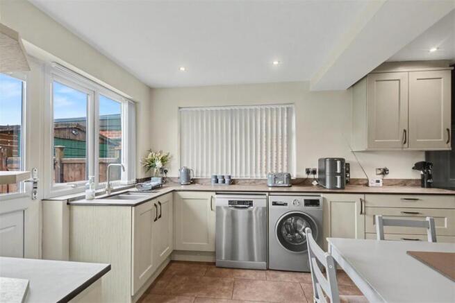 Kitchen_2.jpeg