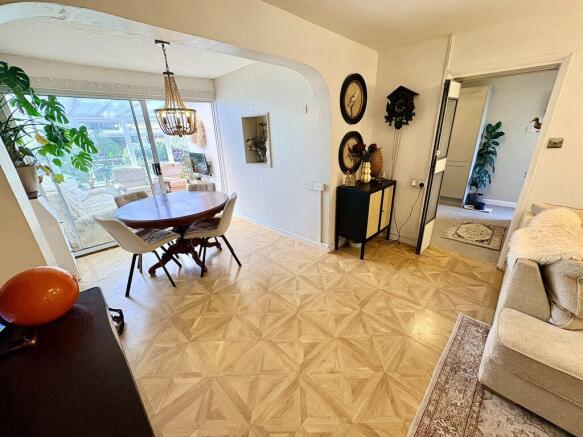 Lounge/dining room