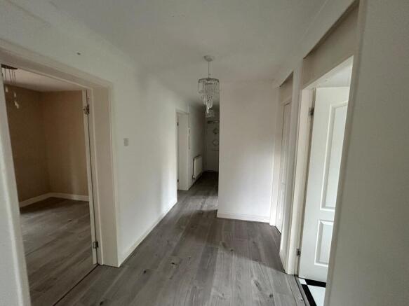 3 bed Flat for sale Image 10