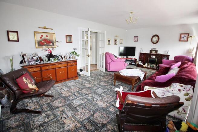 lounge/dining room
