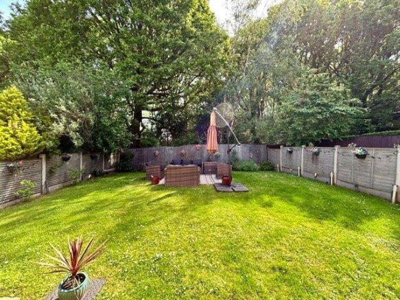 5 bed Detached for sale Image 8