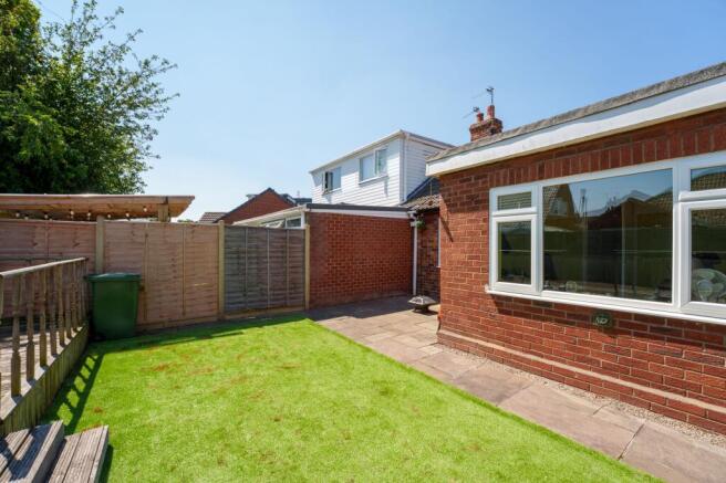 3 bed Semi-Detached Bungalow to rent Image 11