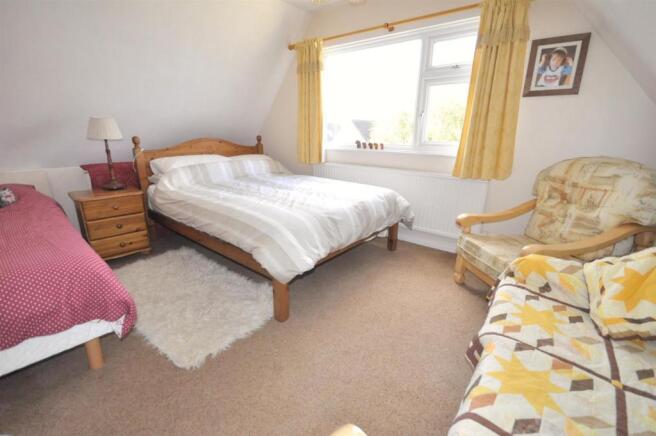 BEDROOM 2