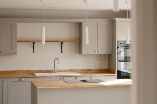 4 bed House for sale Image 4