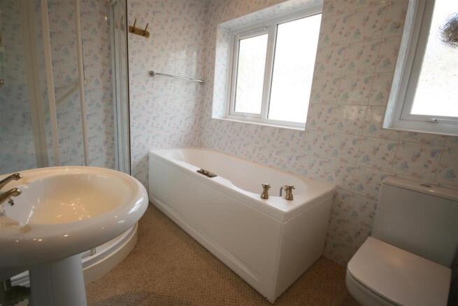 BATHROOM/WC