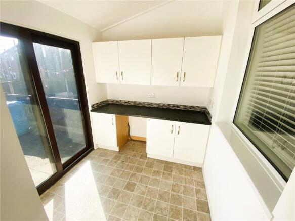 3 bed Terraced to rent Image 4