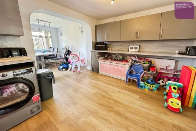 3 bed Semi-Detached for sale Image 6