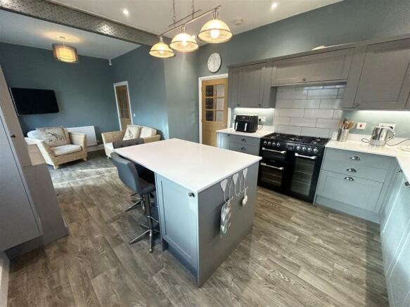 KITCHEN/ BREAKFAST ROOM